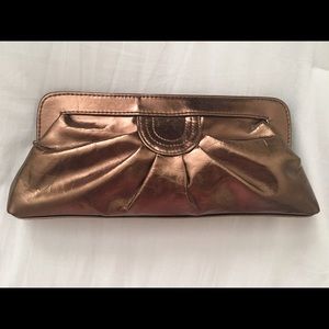 Bronze clutch