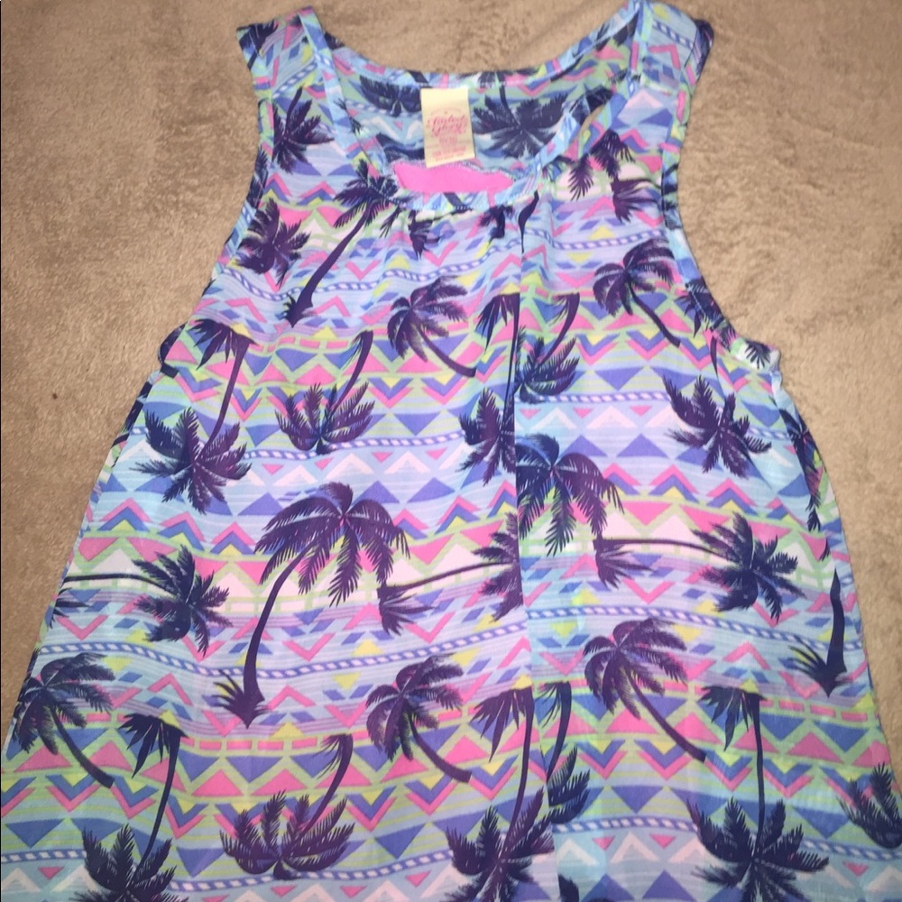 Adorable tank top with cut out back!