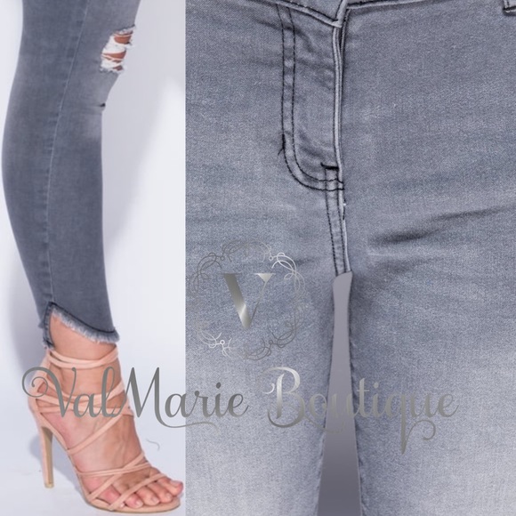🔥LAST RESTOCK- MEGA STRETCHY GREY DESTROYED DENIM - Picture 4 of 4