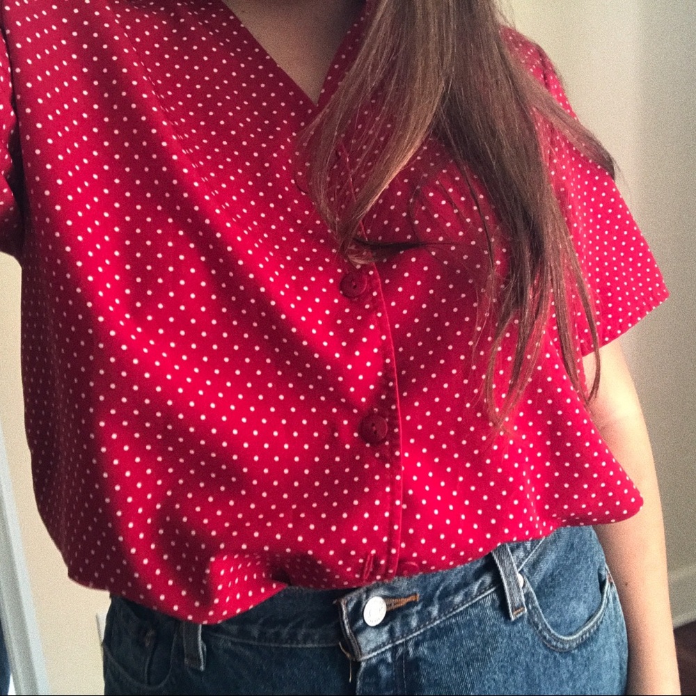 vintage red and white spotted button up blouse♥️☁️