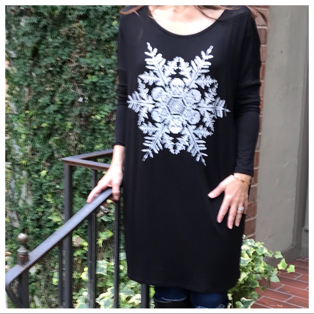 Snow flakes black tunic - Picture 7 of 7