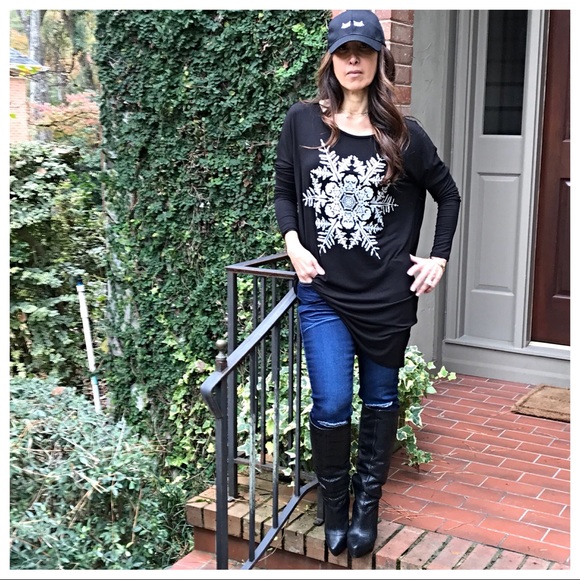 Snow flakes black tunic - Picture 2 of 7