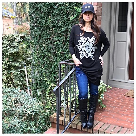 Snow flakes black tunic - Picture 3 of 7