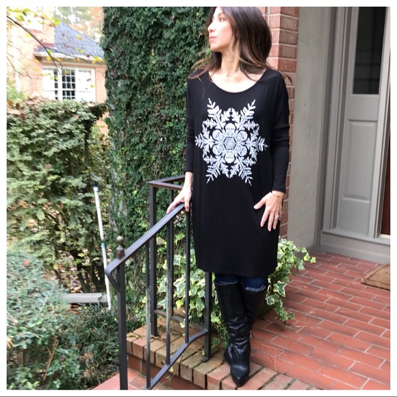 Snow flakes black tunic - Picture 6 of 7