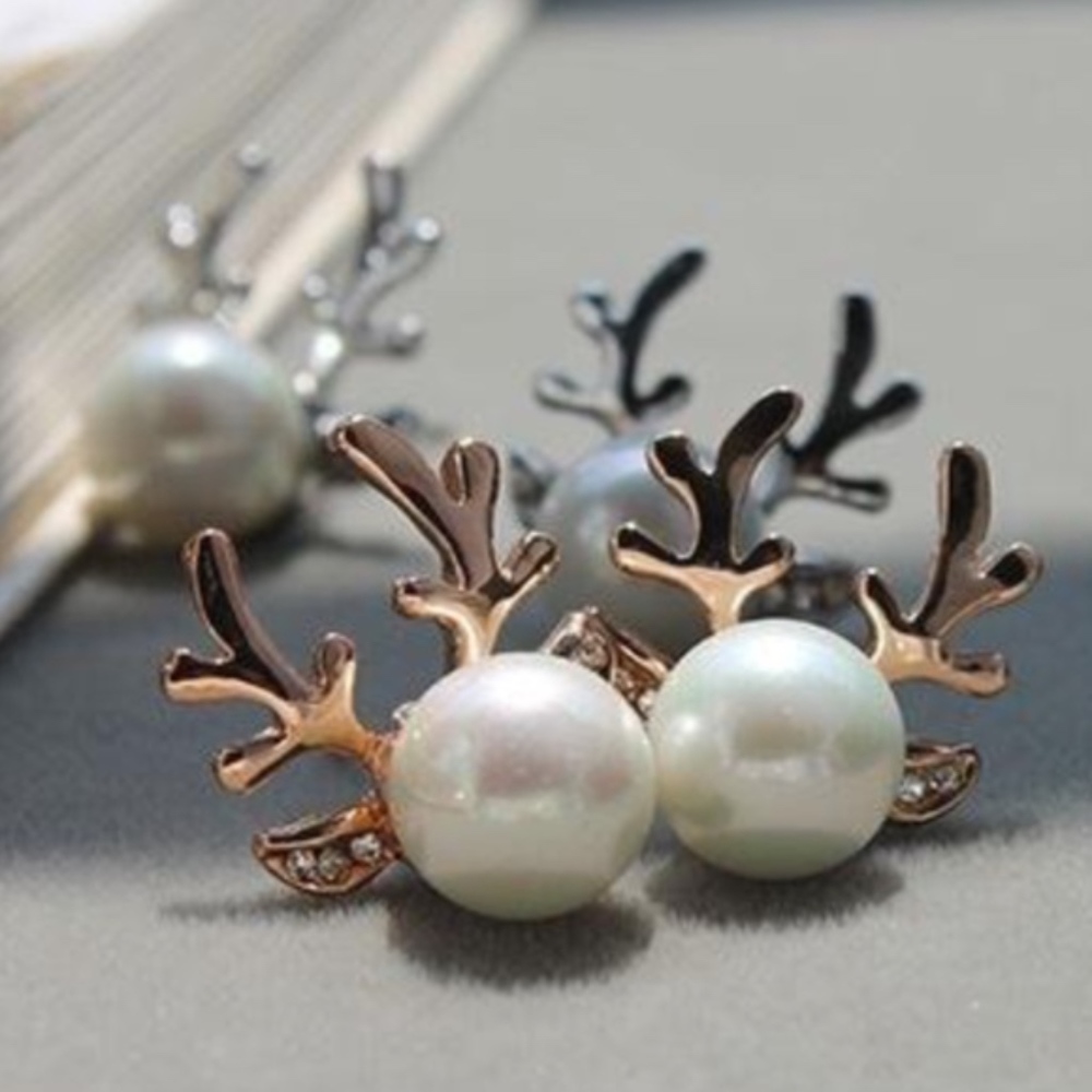 Reindeer Imitation Pearl Stud Earrings Gold Color - Picture 4 of 5