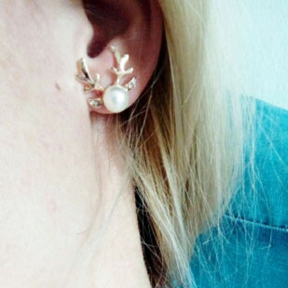 Reindeer Imitation Pearl Stud Earrings Gold Color - Picture 5 of 5