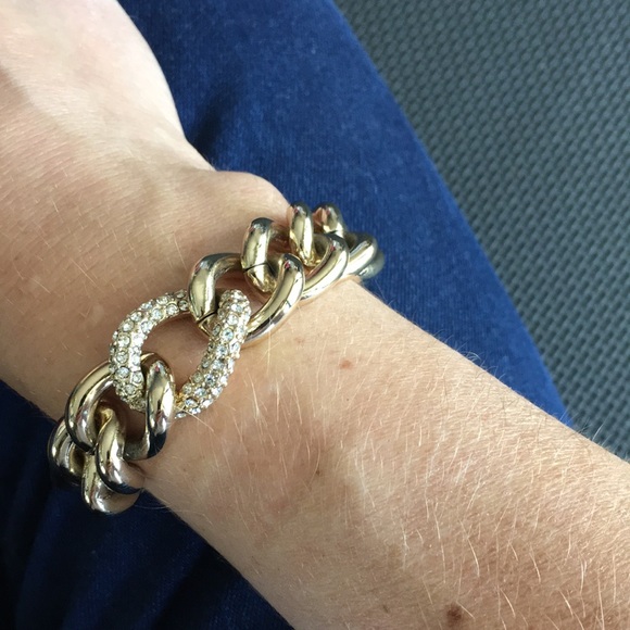 Victoria’s Secret NWOT thick link golden bracelet - Picture 3 of 8