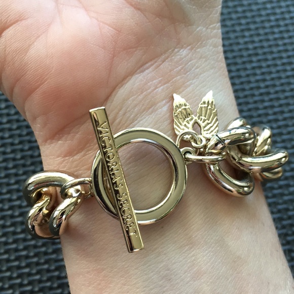 Victoria’s Secret NWOT thick link golden bracelet - Picture 2 of 8