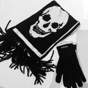 Moschino Scarf and glove set 100% cashmere