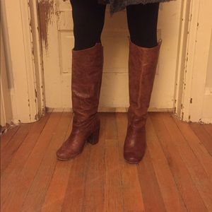 FRYE women’s Carson heel tab boots