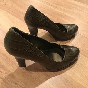 Nine West snake skin shoes
