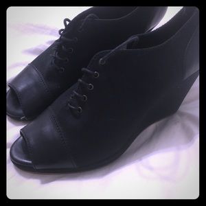 Black Open-toe wedges