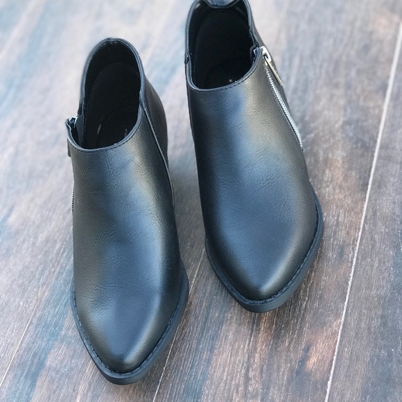 Pointed Toe Asymmetrical Zip Ankle Boot - Picture 6 of 8