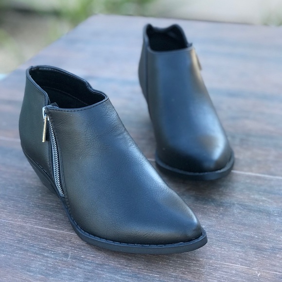 Pointed Toe Asymmetrical Zip Ankle Boot - Picture 7 of 8