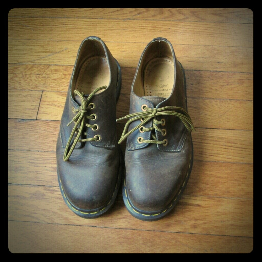 Dr martens Sz UK 7/ USA sz 8 in womens