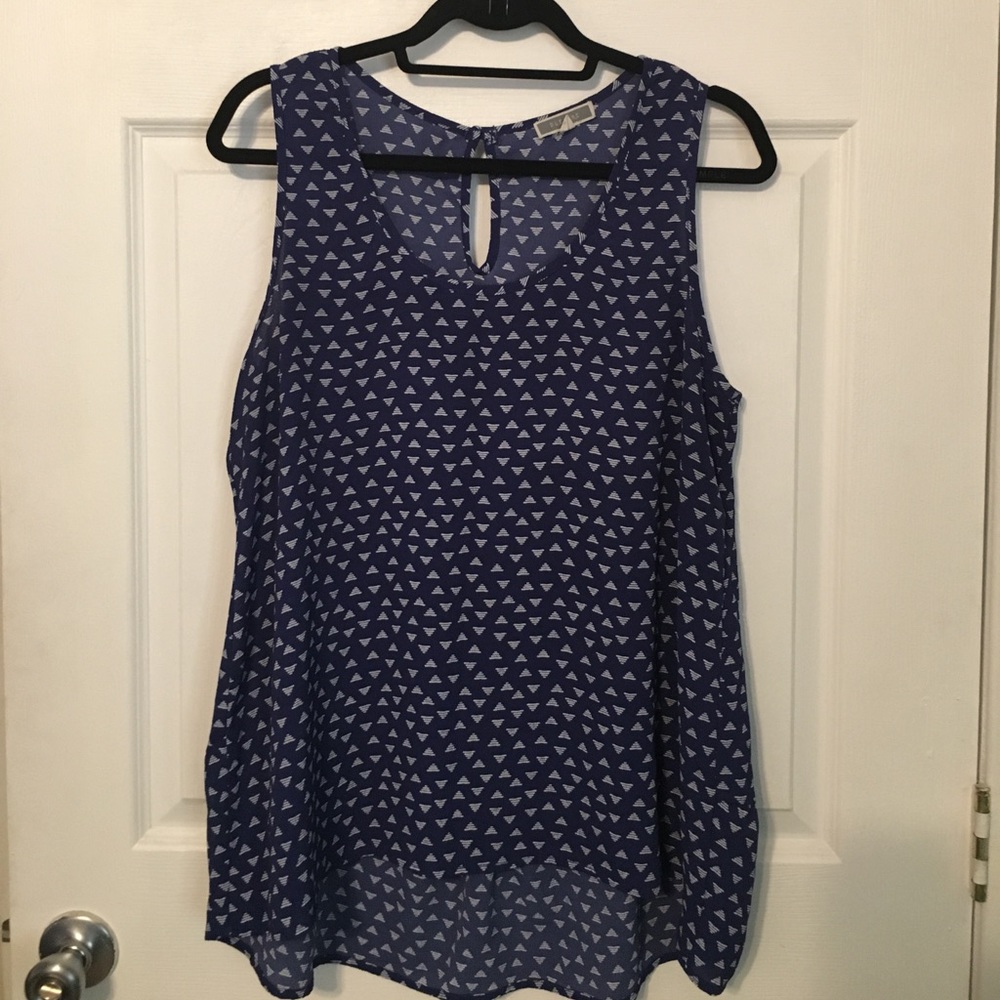 Blue top with white modern triangle pattern