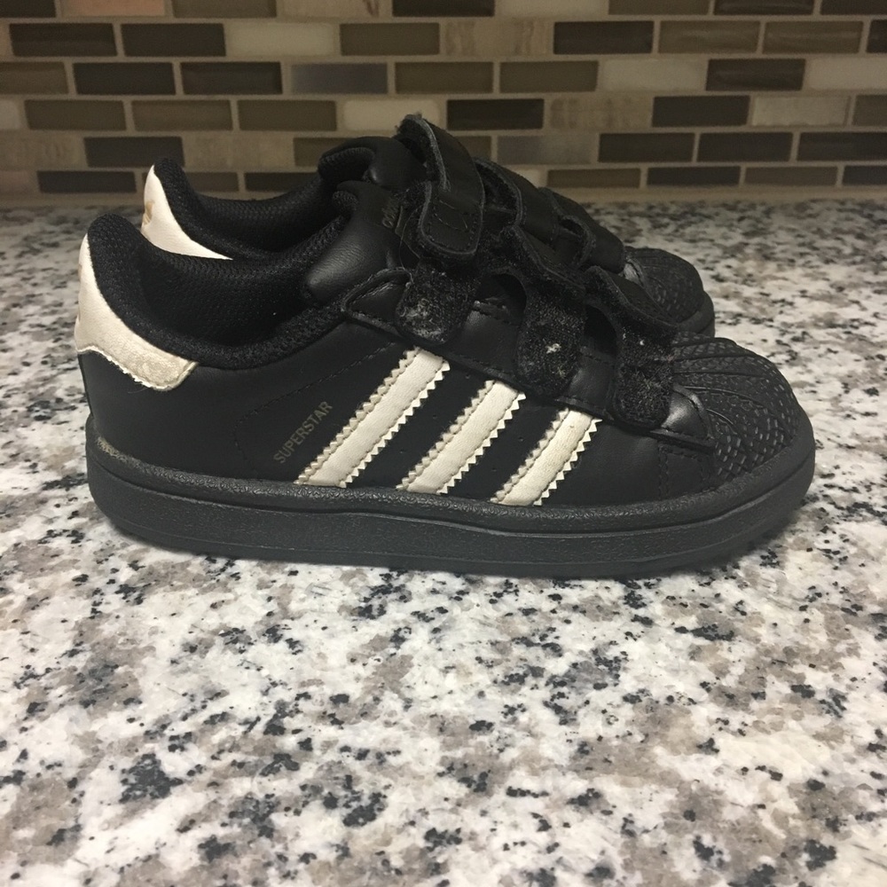 Toddlers sz 9 Adidas Superstars