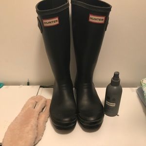 Hunter boots,boot cleaner, and furry insoles.
