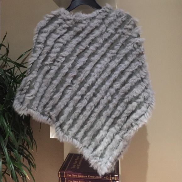 Genuine rabbit fur poncho - Picture 2 of 3