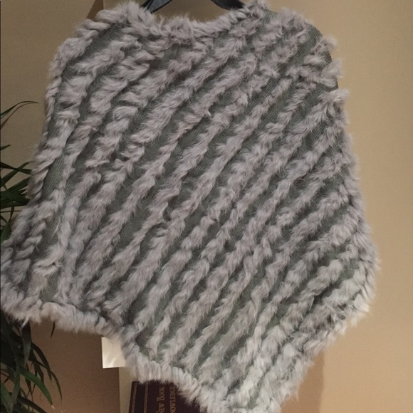 Genuine rabbit fur poncho - Picture 3 of 3
