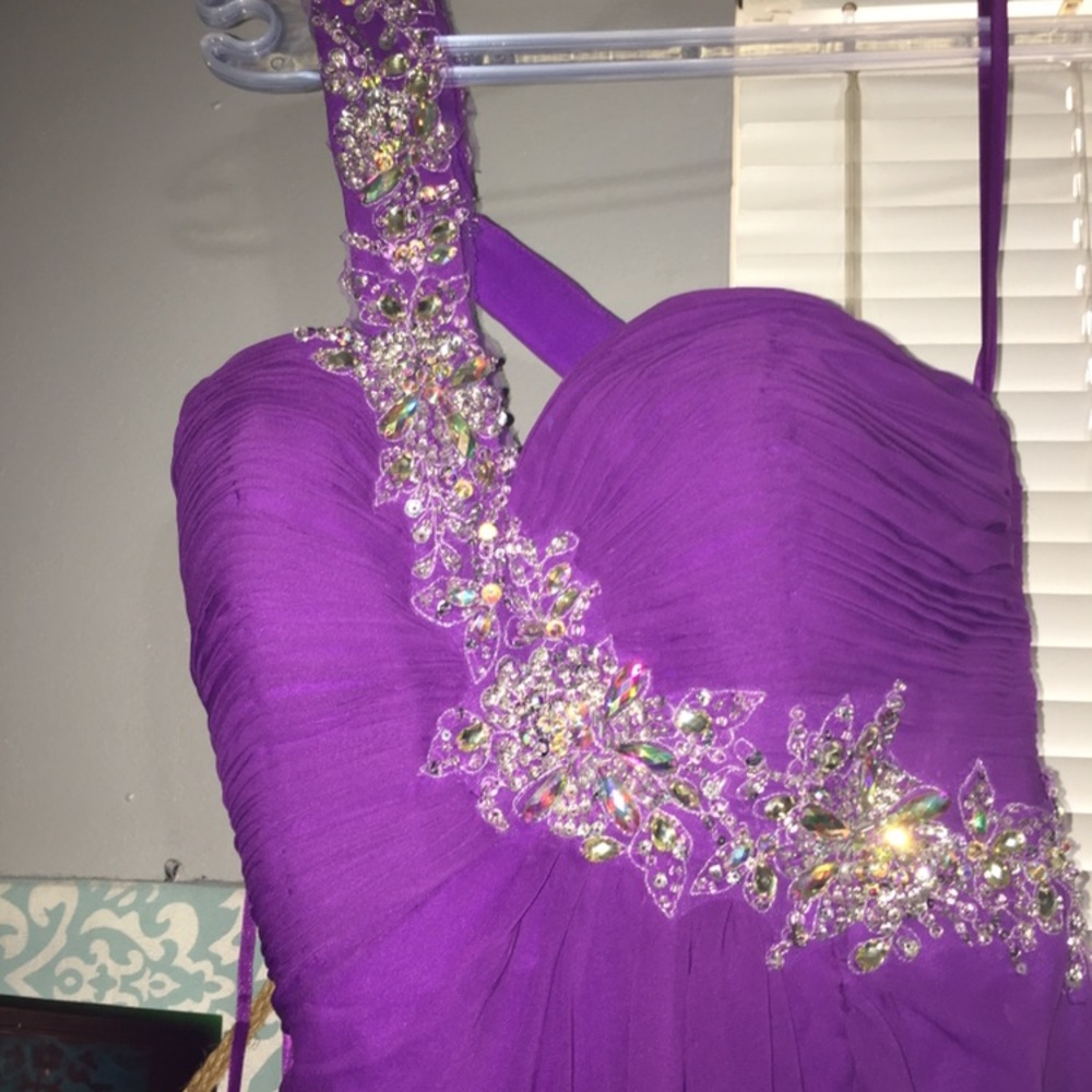 NIGHT MOVES Purple prom dress
