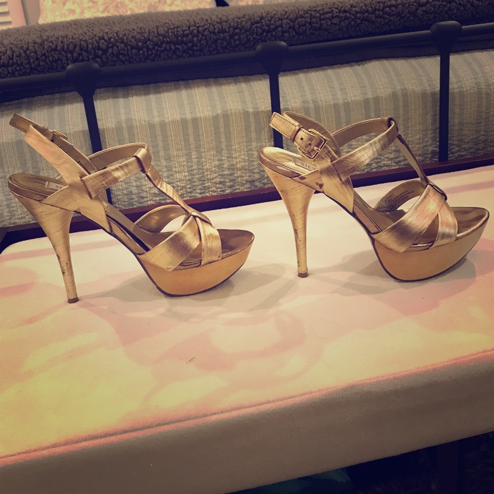 Steve Madden gold heels size 6