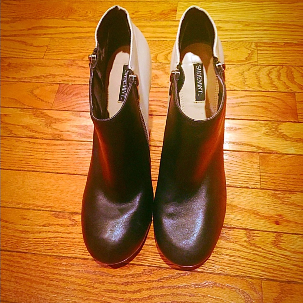 Classy & fabulous boots by SHOEMINT. Leather upper