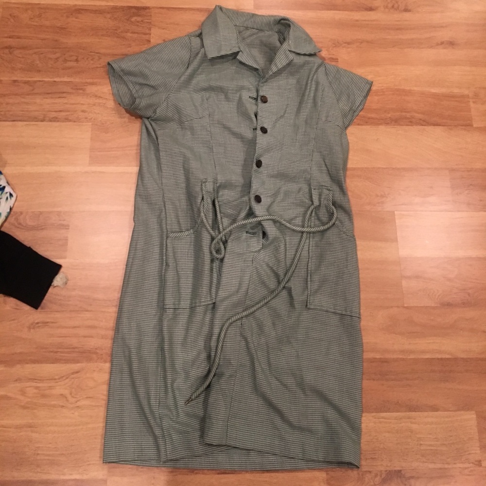 Vintage dress that ties