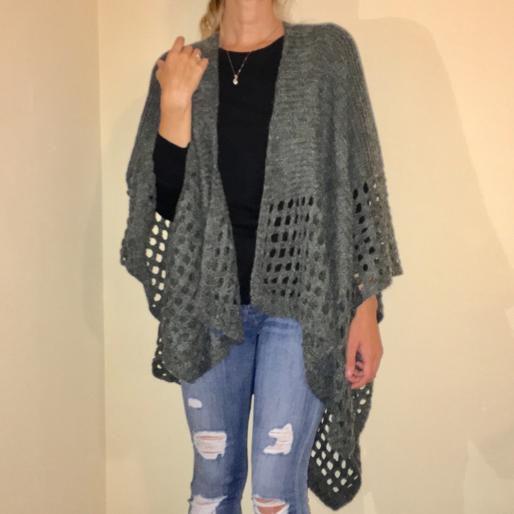 1️⃣ last one!! Knit shaw with loop trim