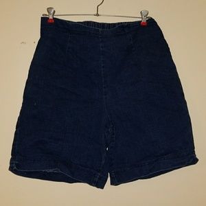 Womans stretch pull on shorts