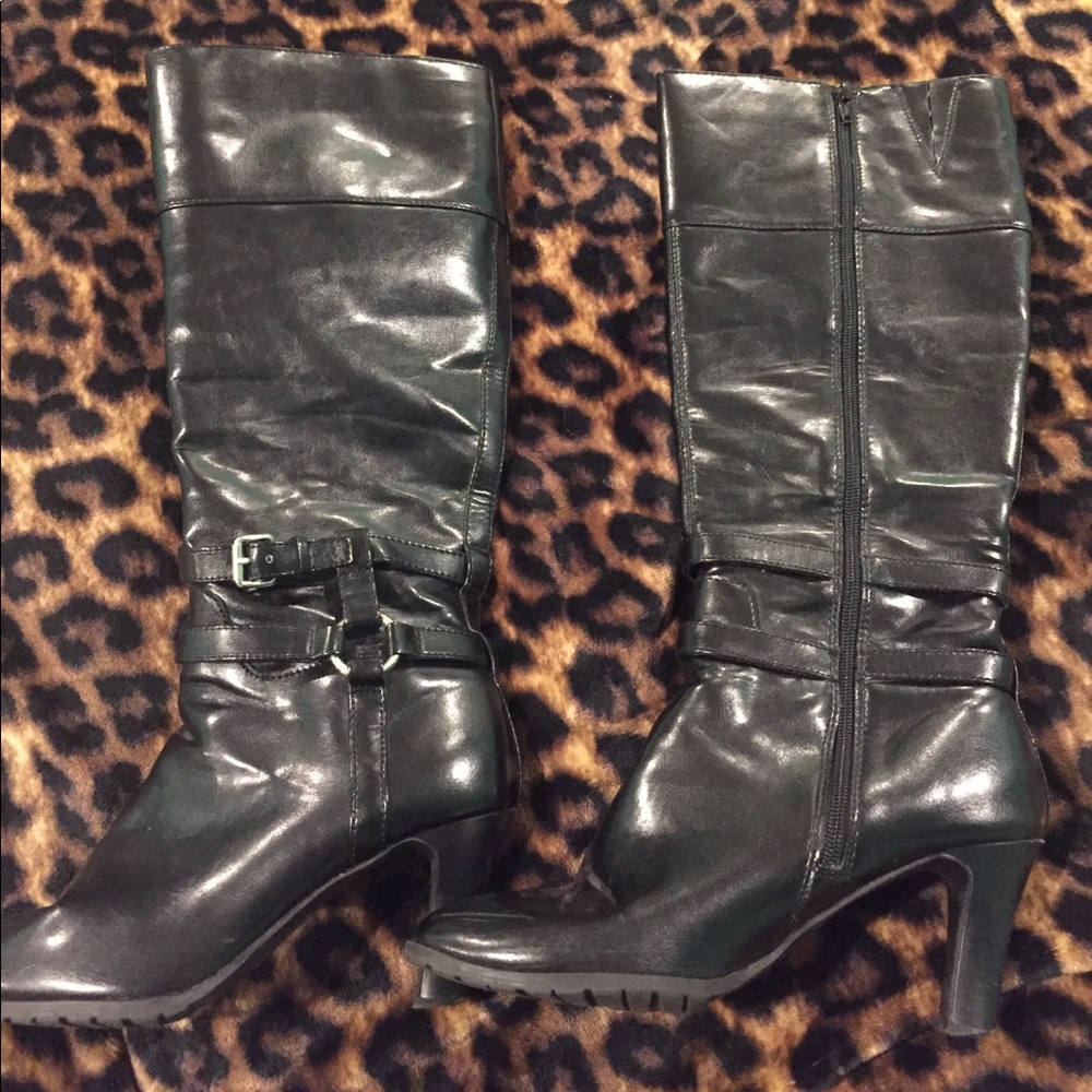 Chaps size 8.5 black boots