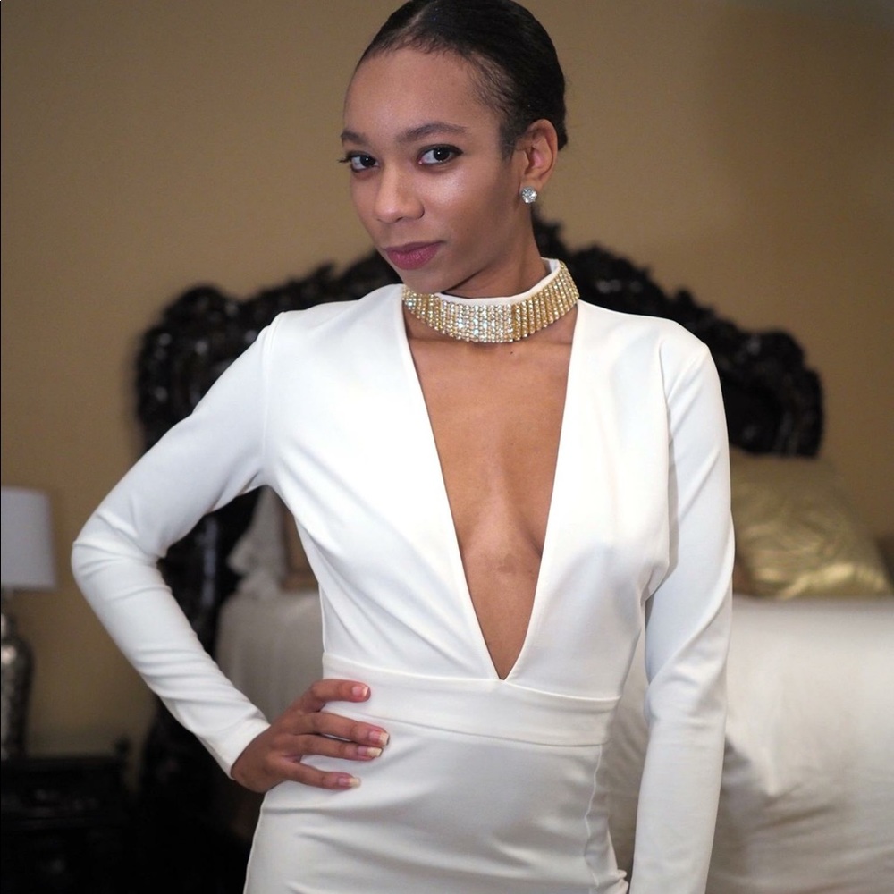 Long white dress - Picture 4 of 8