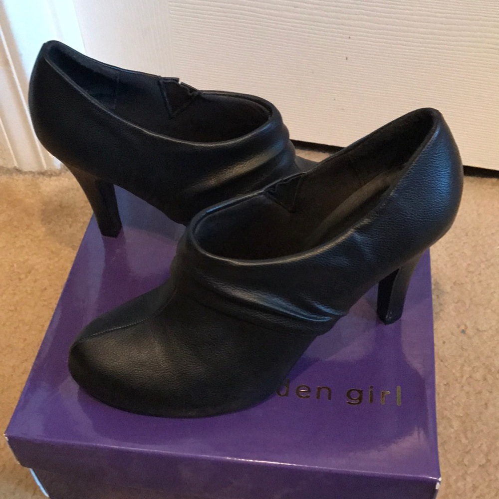 Madden girl booties "razcal"