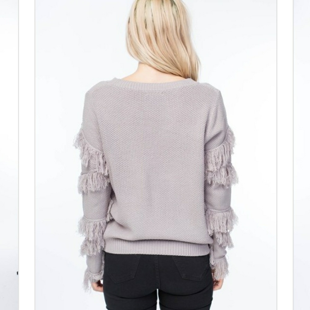 1 left ๐ GORGEOUS Sweater with fringe detail - Picture 2 of 5