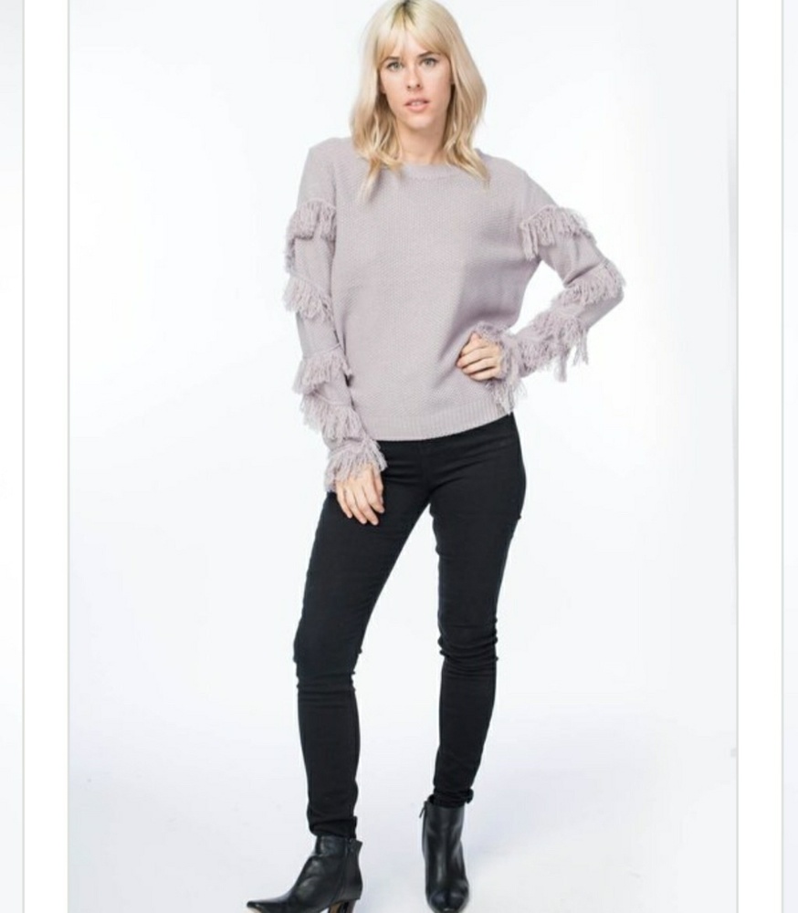 1 left ๐ GORGEOUS Sweater with fringe detail - Picture 4 of 5