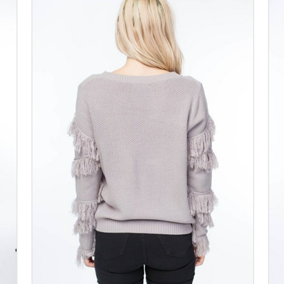 1 left ๐ GORGEOUS Sweater with fringe detail - Picture 2 of 5