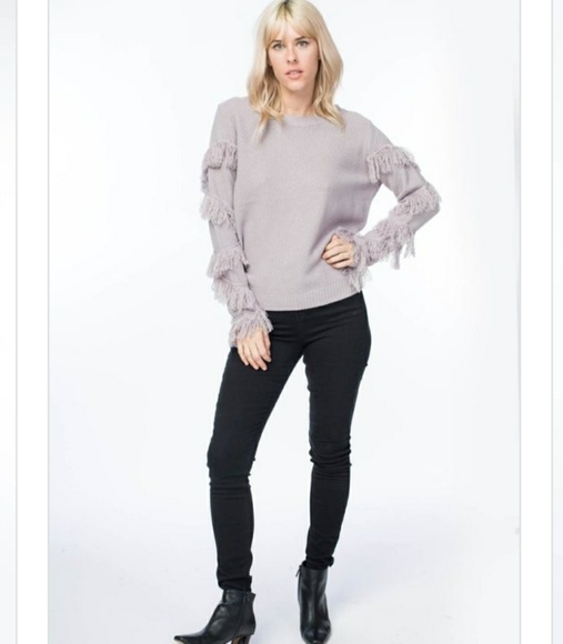 1 left ๐ GORGEOUS Sweater with fringe detail - Picture 4 of 5