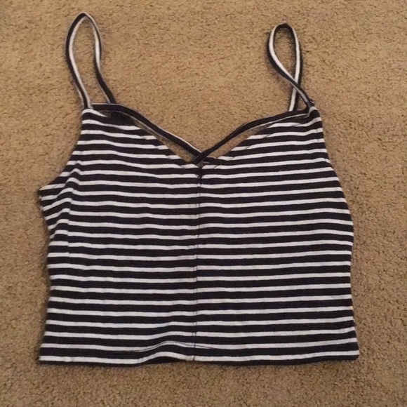 Hollister Tops - Hollister crop top 🦅