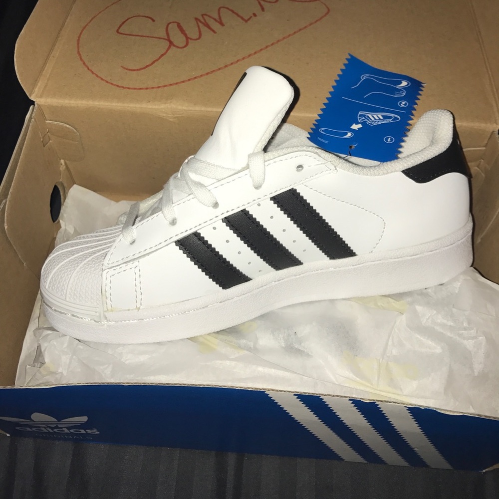 🖤🖤🖤 BLACK FRIDAY SALE NWT Adidas Superstar