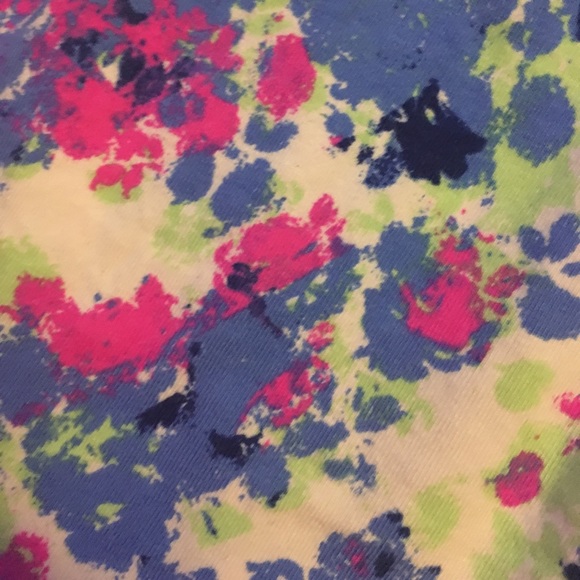 Cute splatter paint skirt - Picture 2 of 2