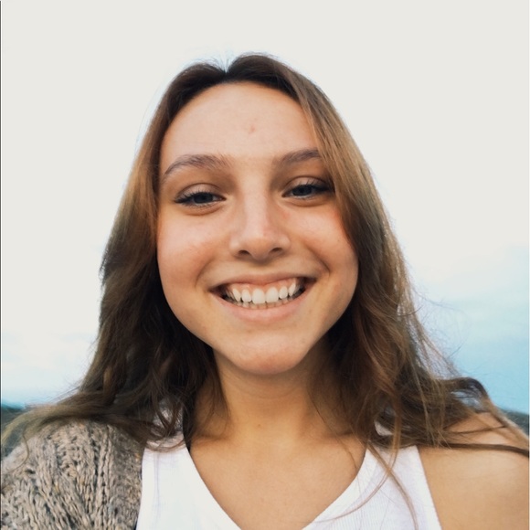 Meet your Posher, Claire - Picture 1 of 1