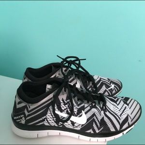 NIKE FREE TR FIT 4 ONLY WORN ONCE free gift/purch