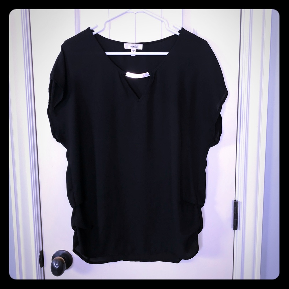 Black shot sleeve Meraki blouse. With key hole