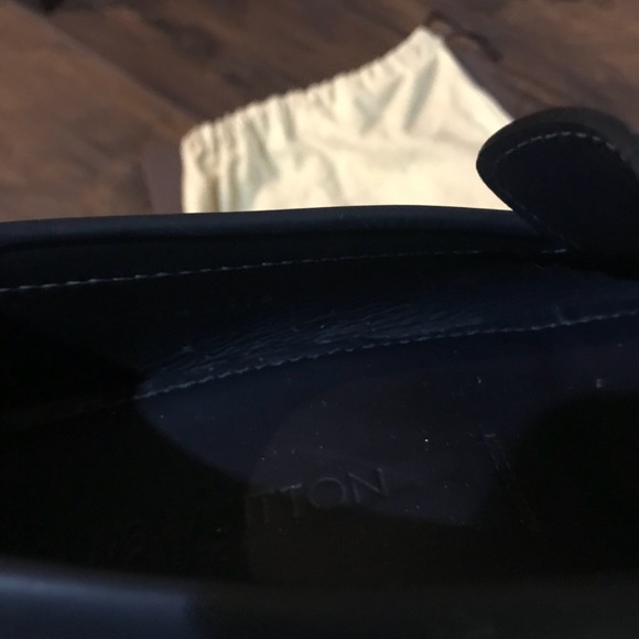 Used but in great condition louis vuitton main image 5