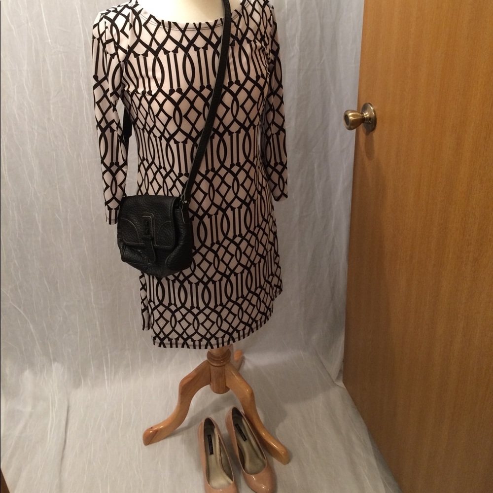 MT collection b/w design 3/4 sleeve midi dress