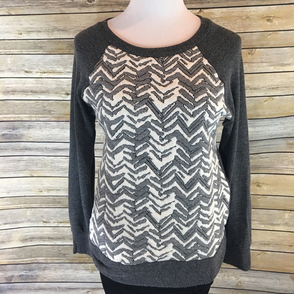 Le Lis Raglan Sleeve Sweatshirt