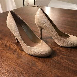 Sole society gold pumps