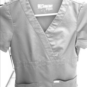 Greys Anatomy 3 pocket Scrub top XS