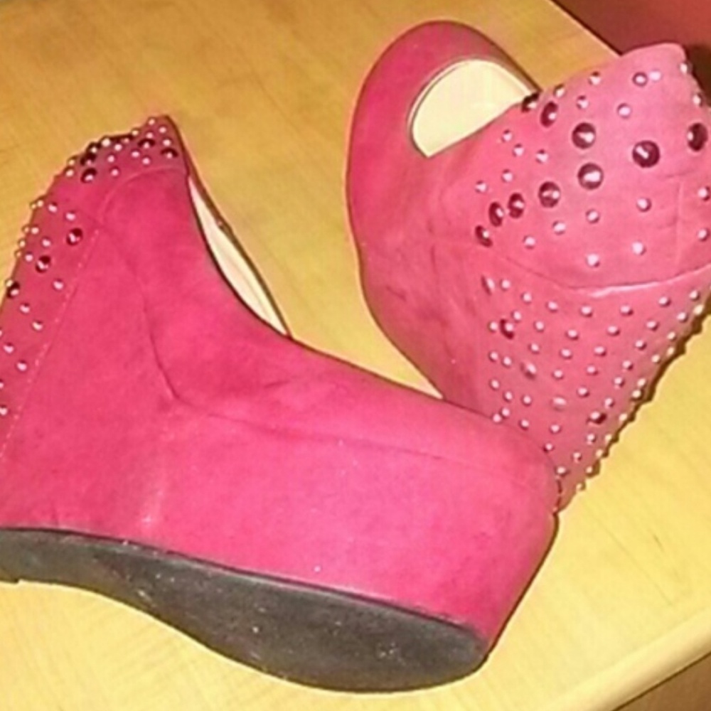Studded red wedges