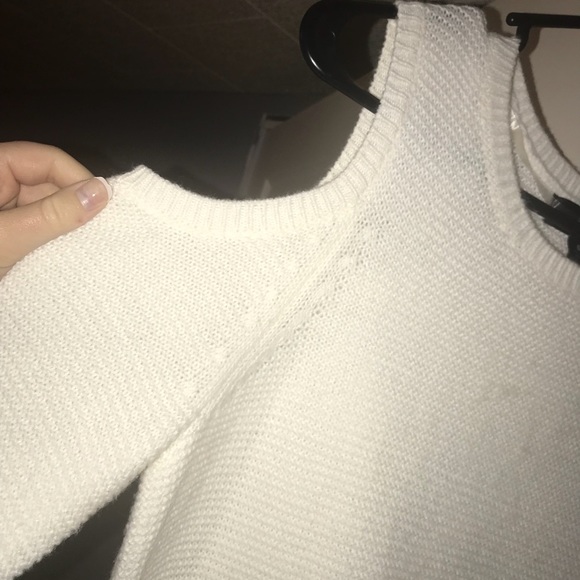 sweater with open shoulders - Picture 2 of 2